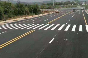 蘇州廠(chǎng)區(qū)道路劃線(xiàn)廠(chǎng)家,蘇州道路劃線(xiàn)公司多嗎？