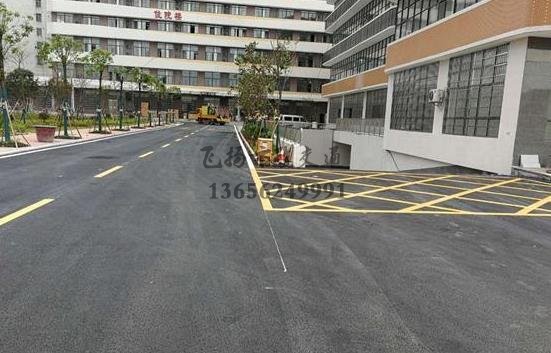 蘇州廣場(chǎng)道路交通設(shè)施標(biāo)志和道路劃線多少錢(qián)?